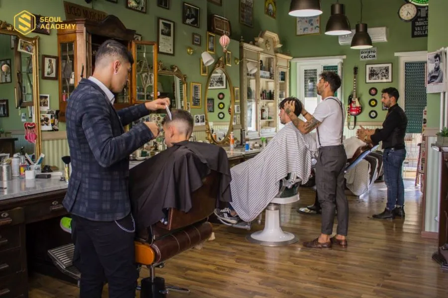 Học nghề gì để khởi nghiệp? Nghề cắt tóc là khi đã có lượng khách quen, bạn có thể tự mở barber shop với quy mô nhỏ