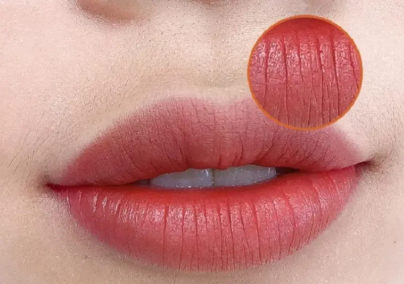 Hình ảnh phun môi sau 1 ngày bị khô