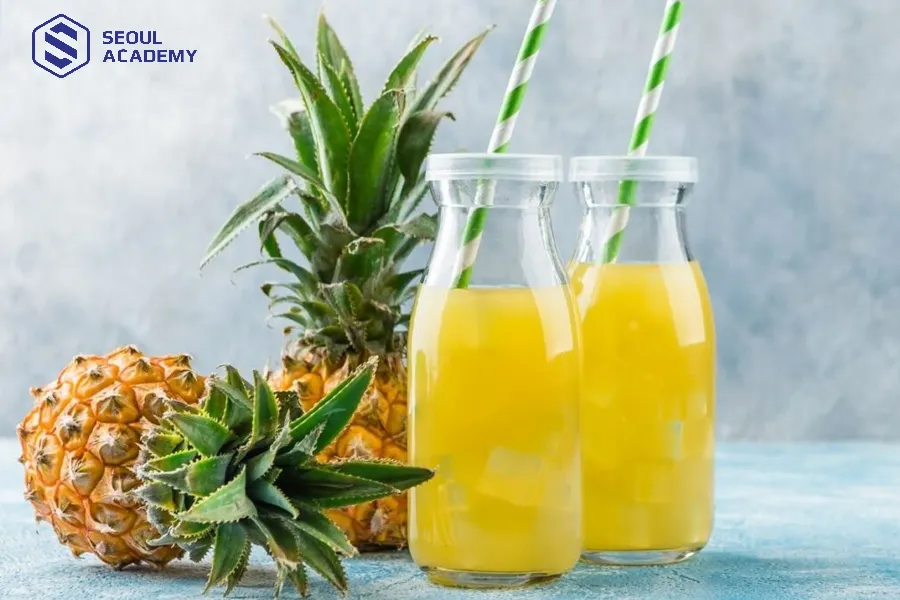 Nước ép dứa cực kỳ tốt cho sự lên màu của môi sau khi xăm