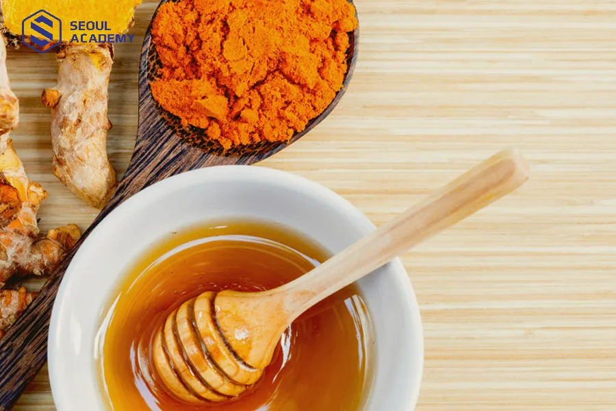 Tinh bột nghệ kết hợp cùng mật ong