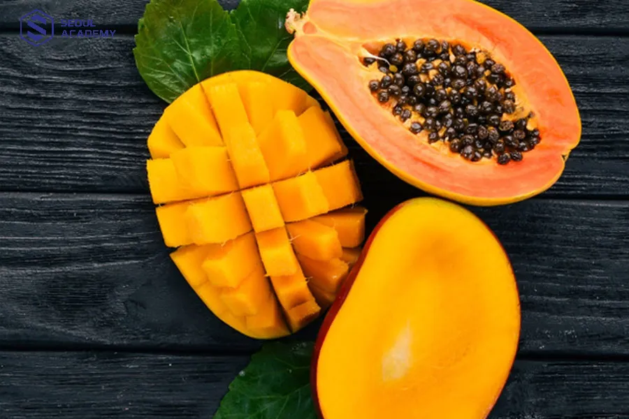 Xăm môi nên ăn xoài và đu đủ giàu vitamin E