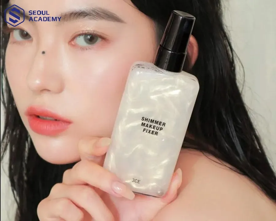 Sử dụng xịt khoáng để chăm sóc da hằng ngày, còn dùng xịt khóa nền khi muốn duy trì lớp makeup bền đẹp