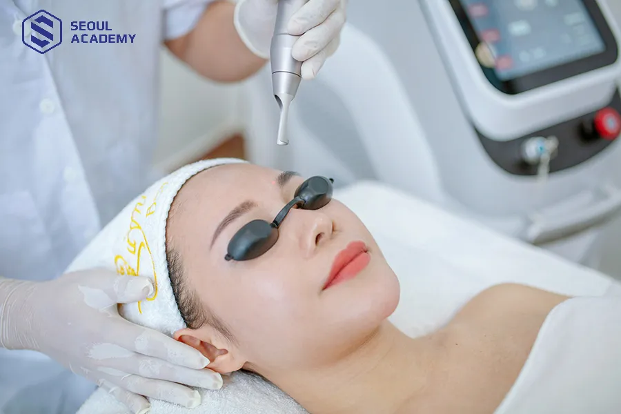 Công nghệ laser xoá chân mày điêu khắc rất tân tiến, có hiệu quả cao