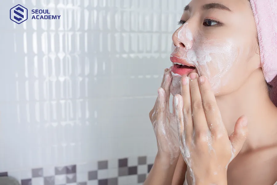 Không sữa rửa mặt và chạm nước sau 1 tuần đầu xoá lông mày điêu khắc