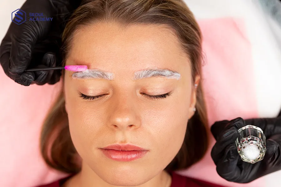 Không nên chọn dung dịch xoá xăm có độ axit cao