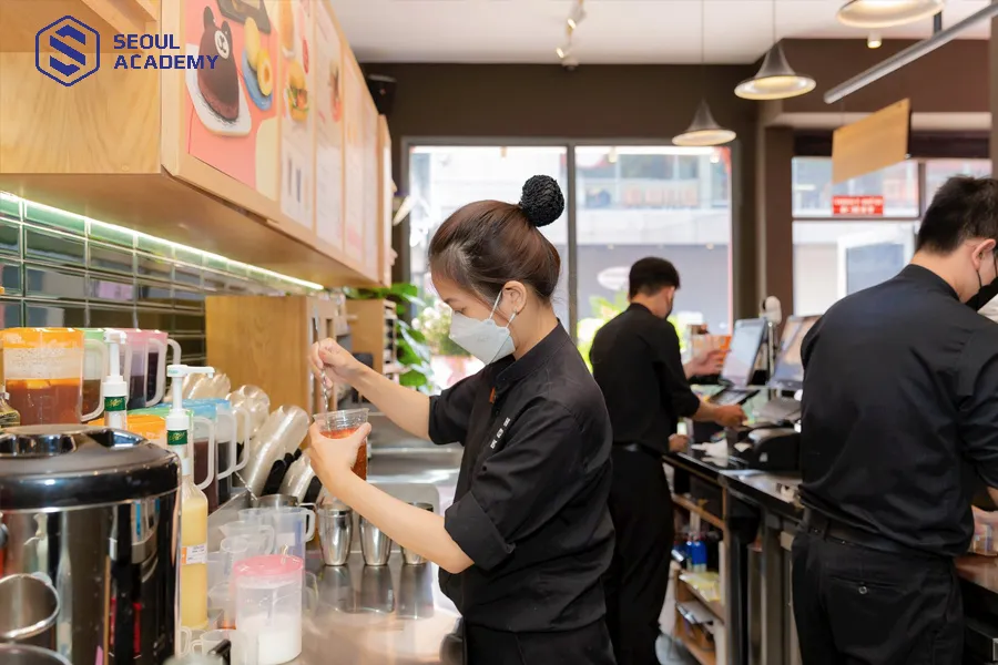 Nhiều người lựa chọn đi làm trực tiếp thay vì học nghề