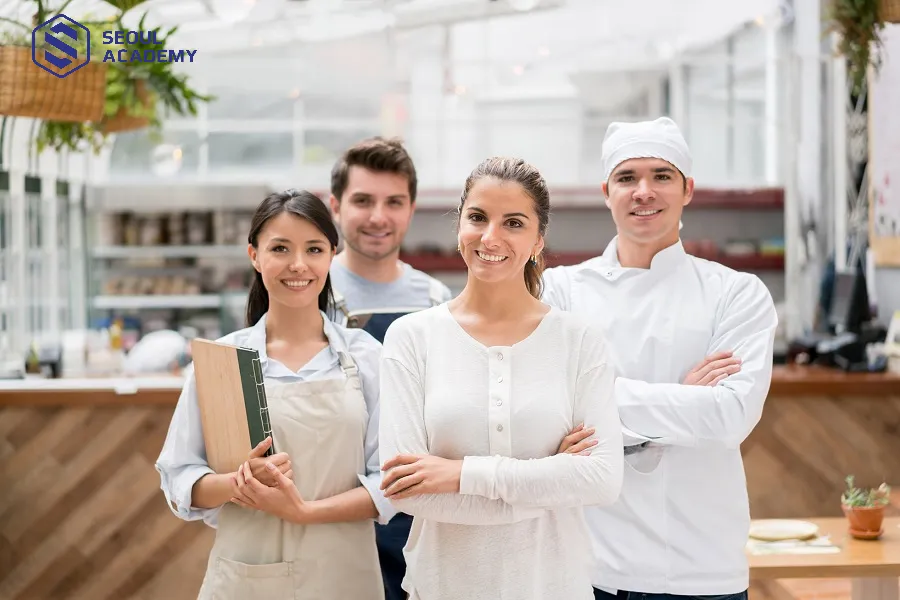 Nhà hàng - khách sạn là sự lựa chọn hoàn hảo cho bạn ở tuổi 18