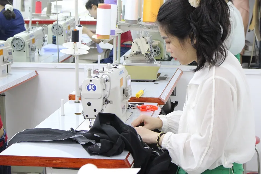 Nghề may mặc phù hợp với phụ nữ 30 tuổi đang làm mẹ bỉm sữa