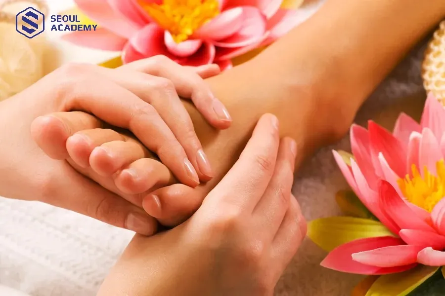 Massage chân tạo cảm giác thoải mái Massage chân tạo cảm giác thoải mái