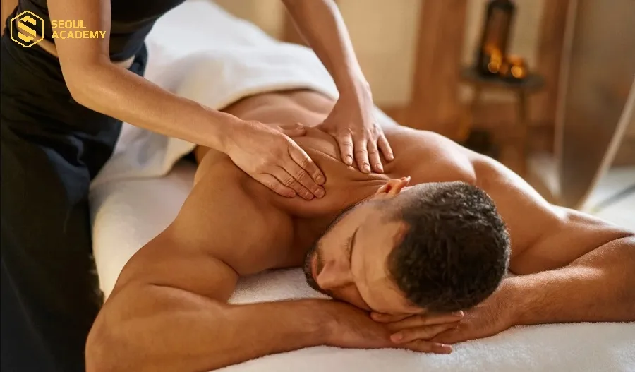 Xem xét tình trạng bị cảm của bạn mà có thể cân nhắc massage hoặc không Xem xét tình trạng bị cảm của bạn mà có thể cân nhắc massage hoặc không