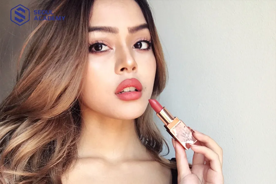 Trend trang điểm môi tròn được rất nhiều người lăng-xê