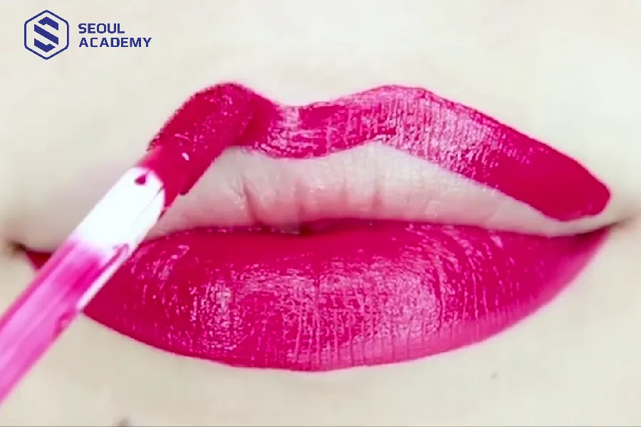 Trang điểm là cách tạo kiểu môi có hiệu quả nhanh chóng