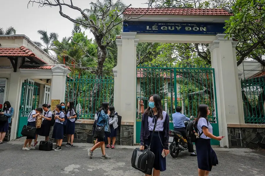 Trường cấp 3 công lập Lê Quý Đôn được trao tặng nhiều danh hiệu xuất sắc