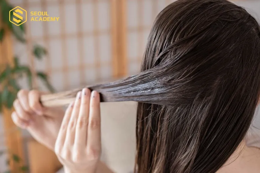 Dùng thêm các sản phẩm dưỡng để chăm sóc tóc tốt hơn