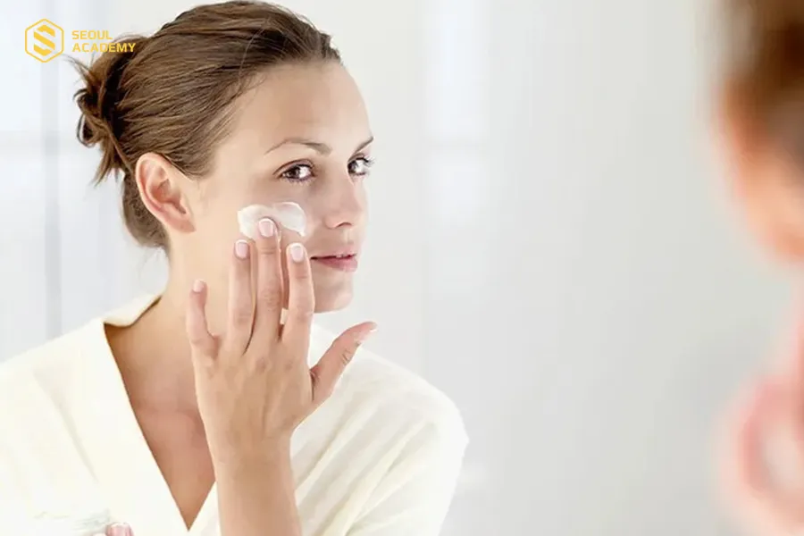 Dưỡng ẩm và chống nắng là bước quan trọng trong quá trình makeup