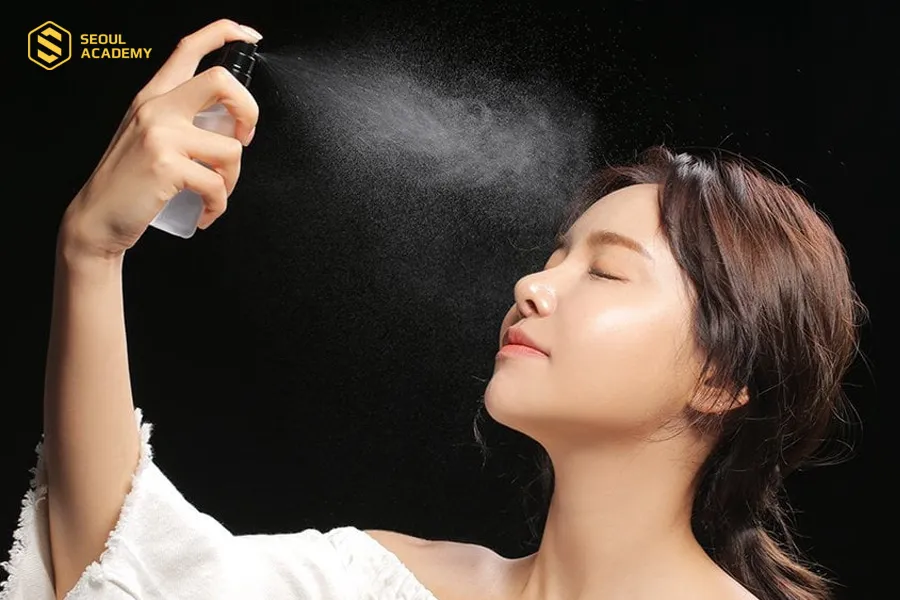 Xịt khoáng giúp lớp trang điểm được giữ lâu hơn