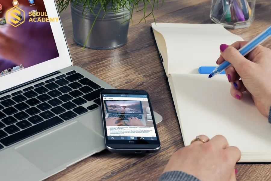 Học thêm thông qua các kênh online