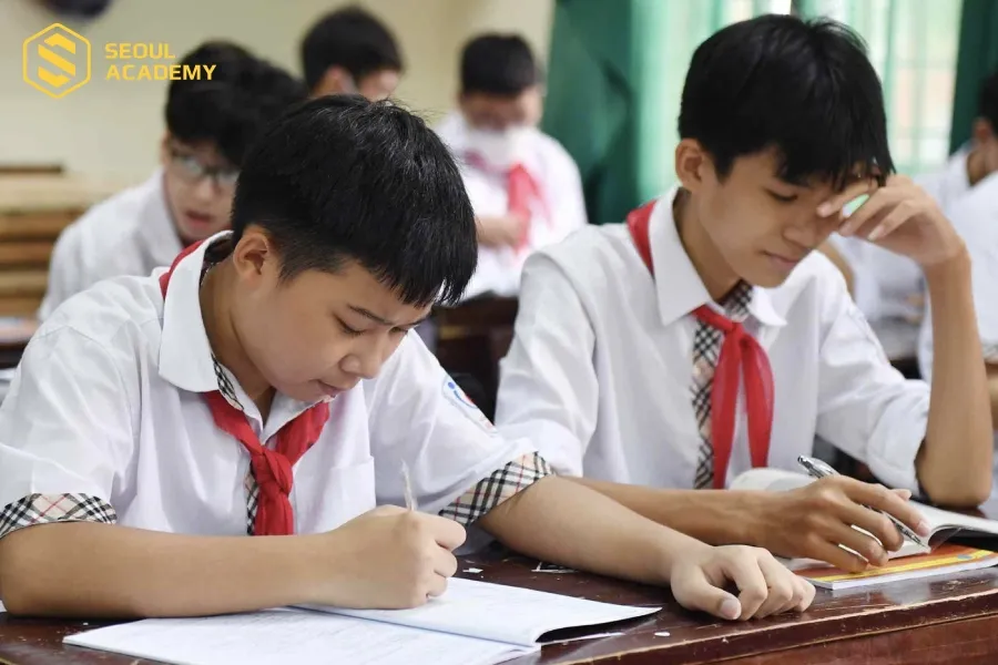 Cần chú ý nghe giảng khi lên lớp