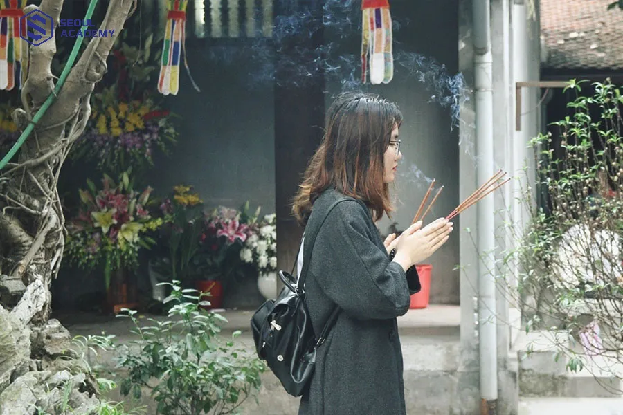 Đến chùa cầu may mắn trong học tập