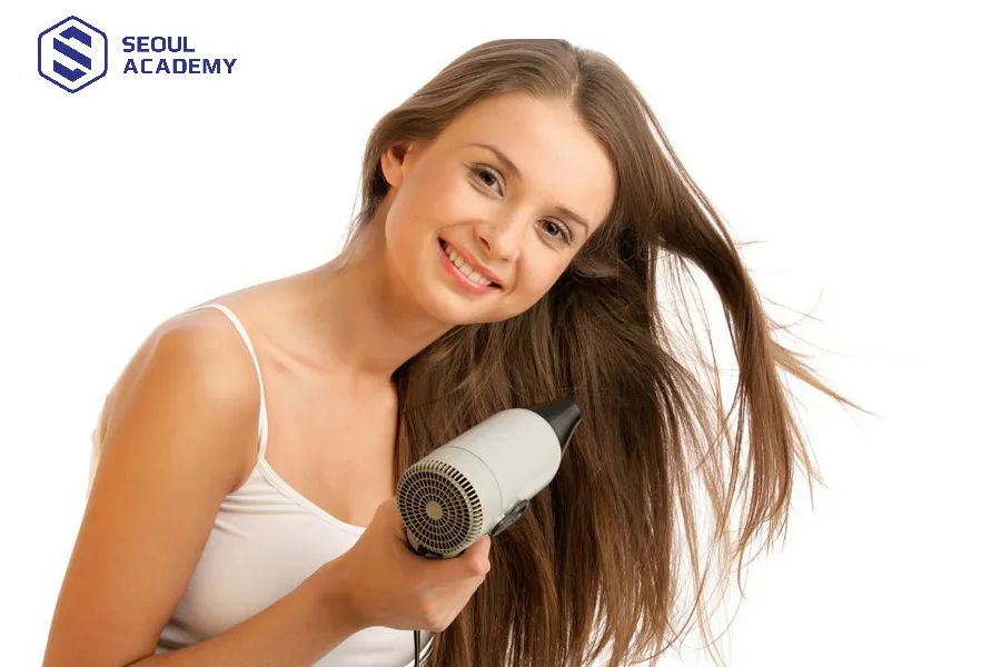 Tóc sấy thật khô ngay sau khi gội đầu