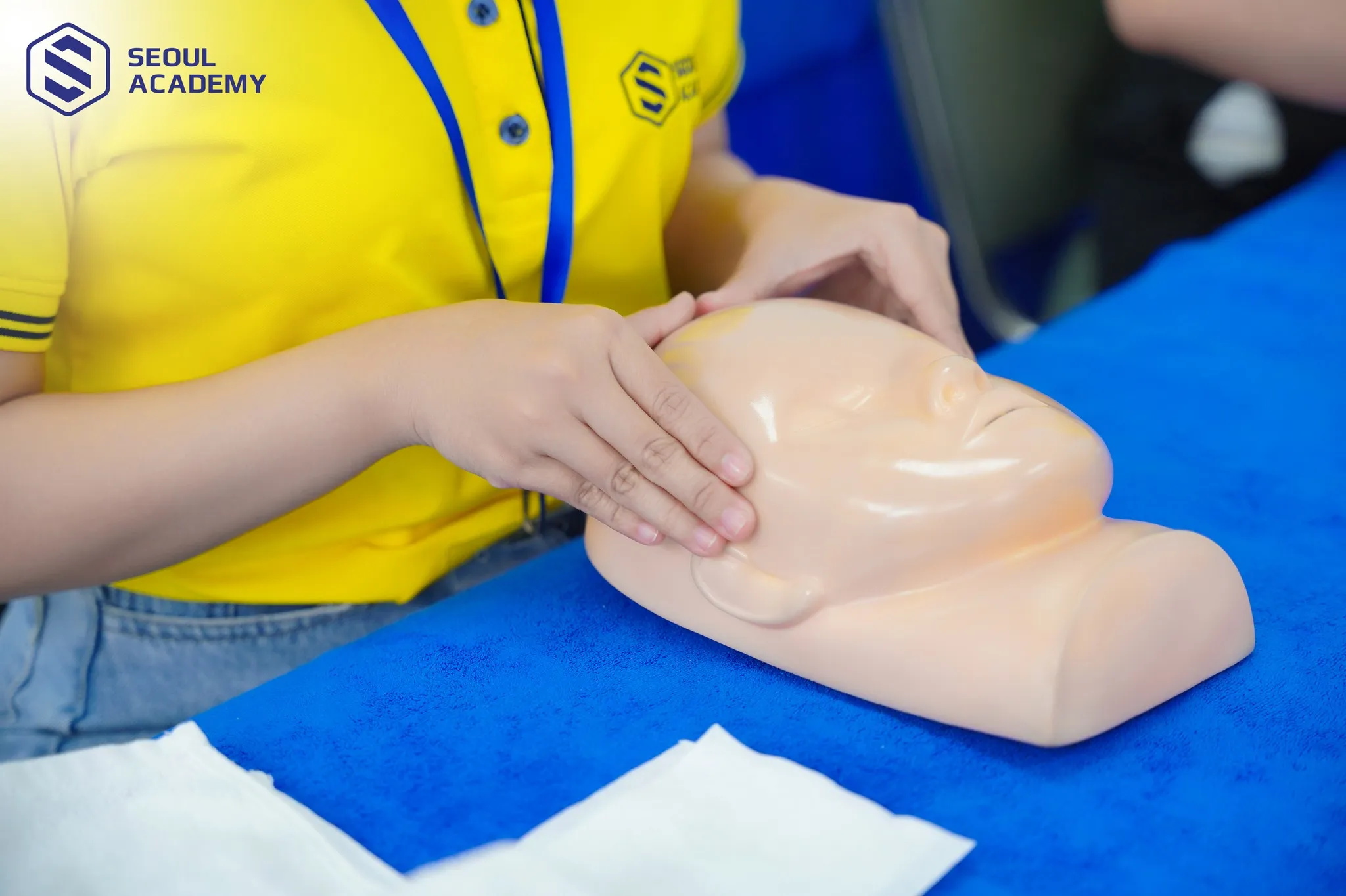 Một lớp học xoa bóp bấm huyệt tại Seoul Academy Một lớp học xoa bóp bấm huyệt tại Seoul Academy