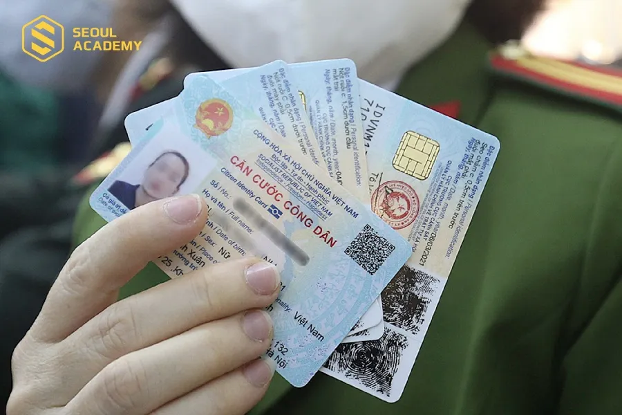 Chỉ cần chứng minh hoặc căn cước công dân để vào thăm bộ đội