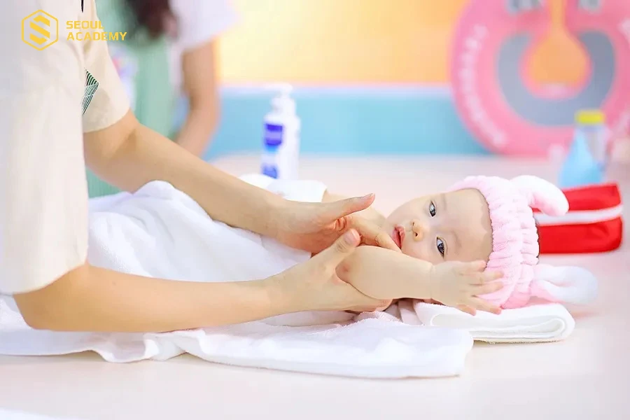 Học massage cho trẻ sơ sinh tại Bambini spa Học massage cho trẻ sơ sinh tại Bambini spa