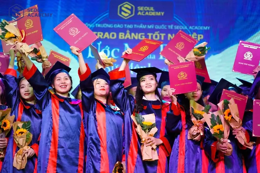 Sau khi hoàn thành khóa học, mọi người sẽ được cấp chứng chỉ hành nghề Sau khi hoàn thành khóa học, mọi người sẽ được cấp chứng chỉ hành nghề