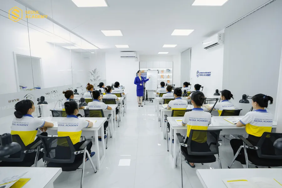 Hệ thống lớp học khang trang và hiện đại