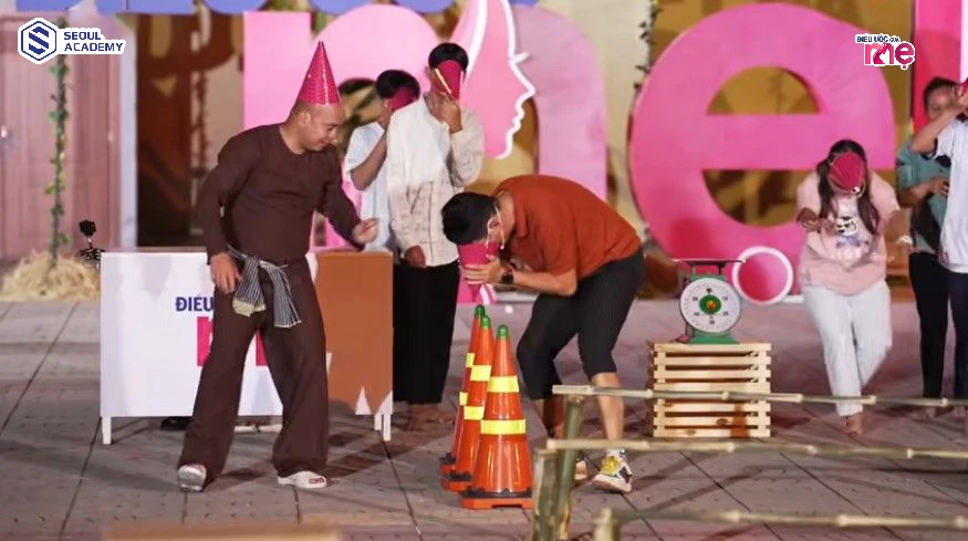 Các khách mời nỗ lực hết mình tham gia các vòng chơi giúp hai gia đình nhận được giải thưởng lớn