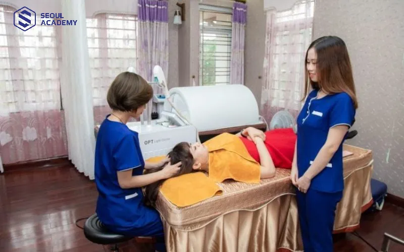 Giảng viên sẽ trực tiếp chỉ dạy các kỹ thuật chuyên môn Giảng viên sẽ trực tiếp chỉ dạy các kỹ thuật chuyên môn