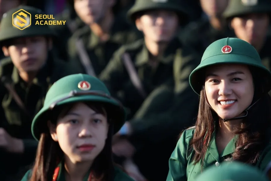 Giáo viên nữ có thể nhập ngũ theo tinh thần tự nguyện