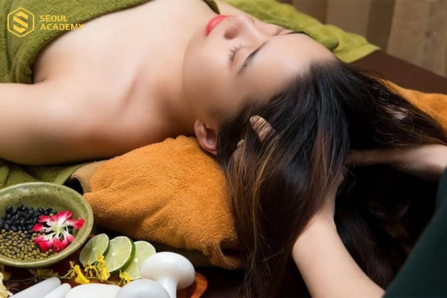 Gội đầu dưỡng sinh thường xuyên có thể hỗ trợ làm giảm gãy rụng tóc hiệu quả Gội đầu dưỡng sinh thường xuyên có thể hỗ trợ làm giảm gãy rụng tóc hiệu quả