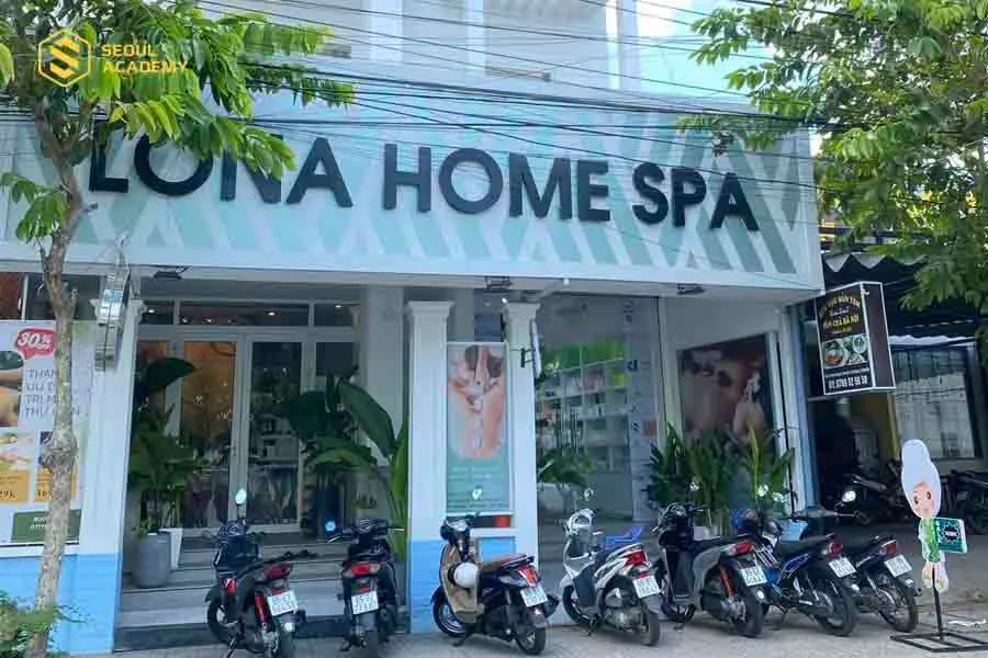 Lona Home Spa có cơ sở ngay trên đường chính