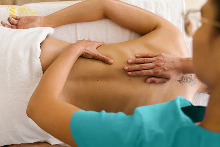 Massage lưng giúp giảm mệt mỏi và cải thiện chất lượng sức khỏe Massage lưng giúp giảm mệt mỏi và cải thiện chất lượng sức khỏe