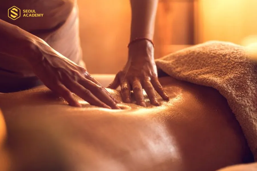 Vuốt dọc sống lưng tăng khả năng lưu thông máu Vuốt dọc sống lưng tăng khả năng lưu thông máu