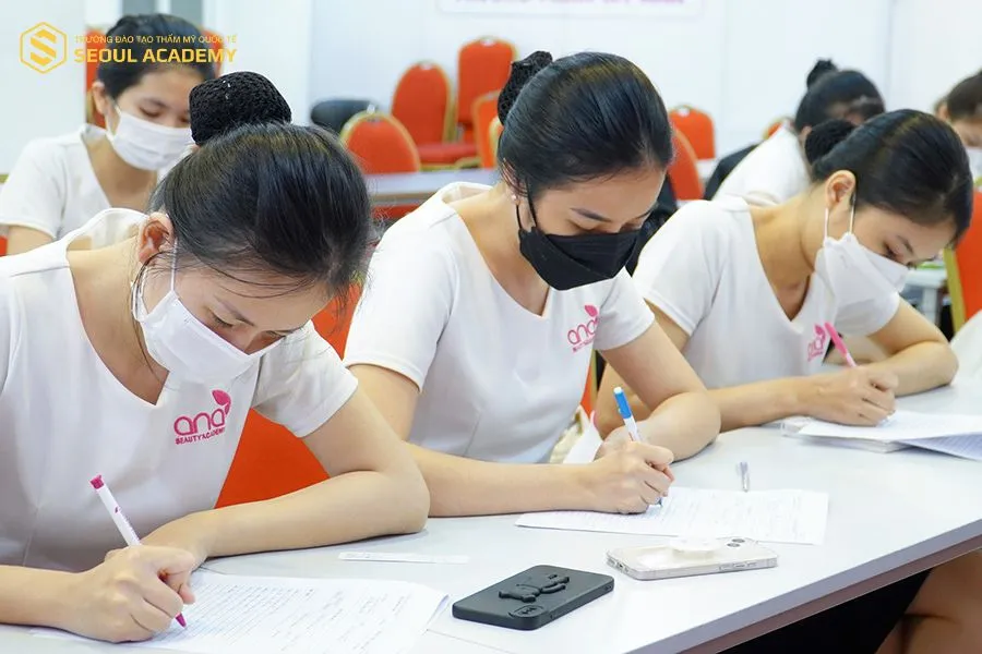 Ana Beauty Academy với lớp học lý thuyết