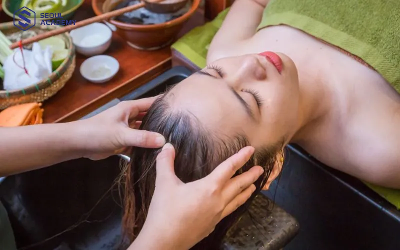 Khóa học gội đầu dưỡng sinh được nhiều bạn trẻ theo học Khóa học gội đầu dưỡng sinh được nhiều bạn trẻ theo học