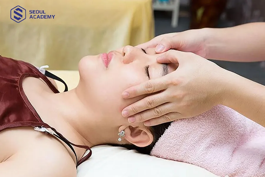 Đả thông kinh lạc là một trong những bước học viên sẽ được học Đả thông kinh lạc là một trong những bước học viên sẽ được học