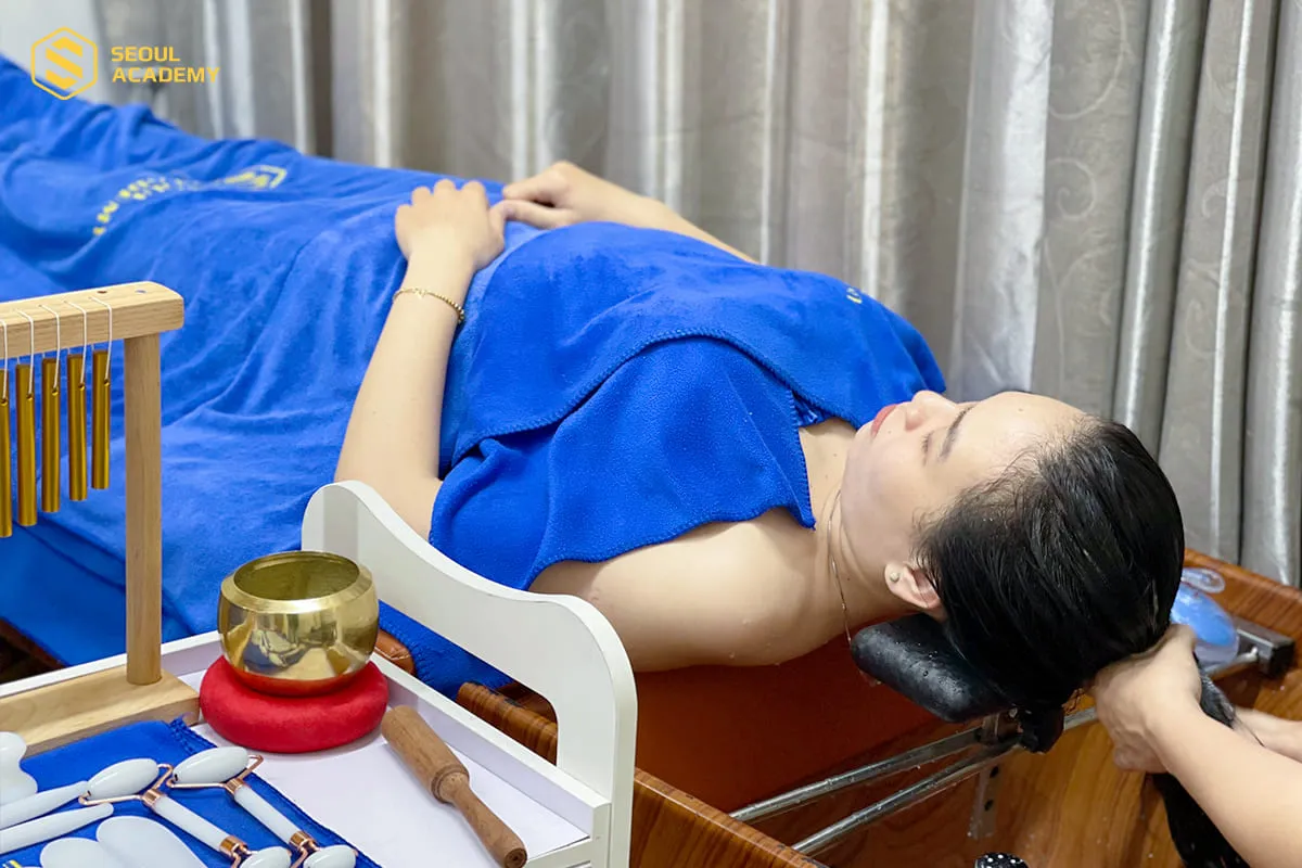 Phần lớn thời gian là thực hành giúp nhanh chóng có tay nghề thành thạo Phần lớn thời gian là thực hành giúp nhanh chóng có tay nghề thành thạo