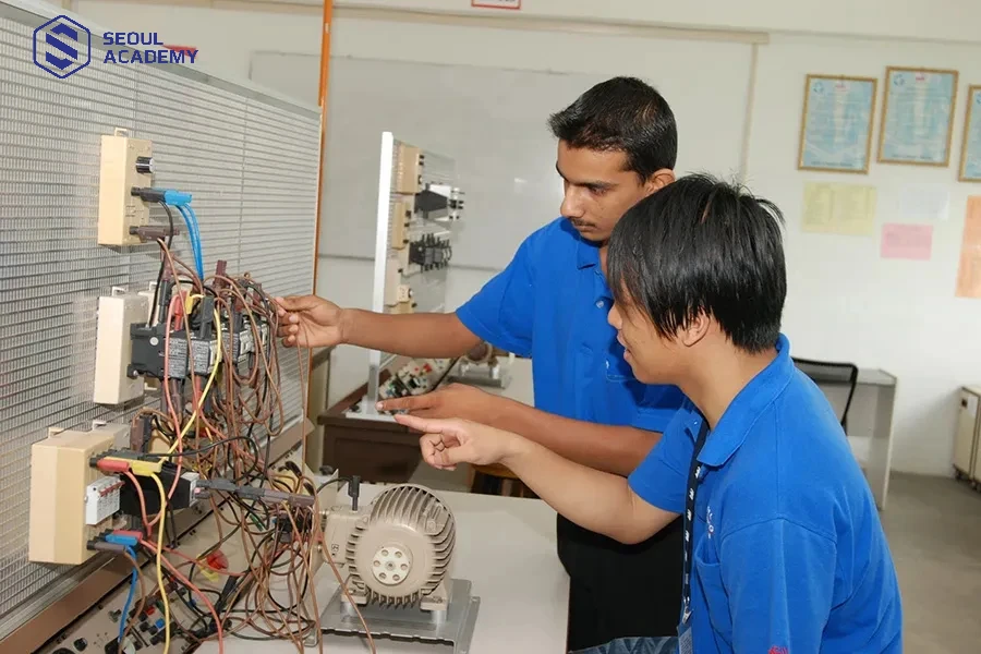 Học nghề điện phù hợp với các bạn nam