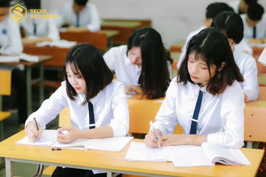 Học lực yếu sẽ phải thi lại tối thiểu 3 môn trong số các môn có điểm trung bình dưới 5,0