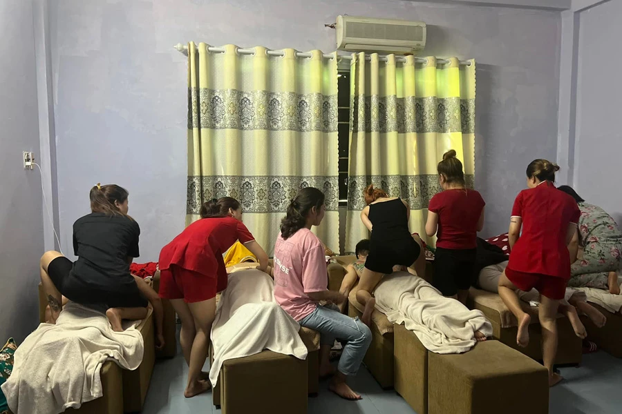 Học viên học massage ở trung tâm Tây Bắc Rạch Giá Học viên học massage ở trung tâm Tây Bắc Rạch Giá