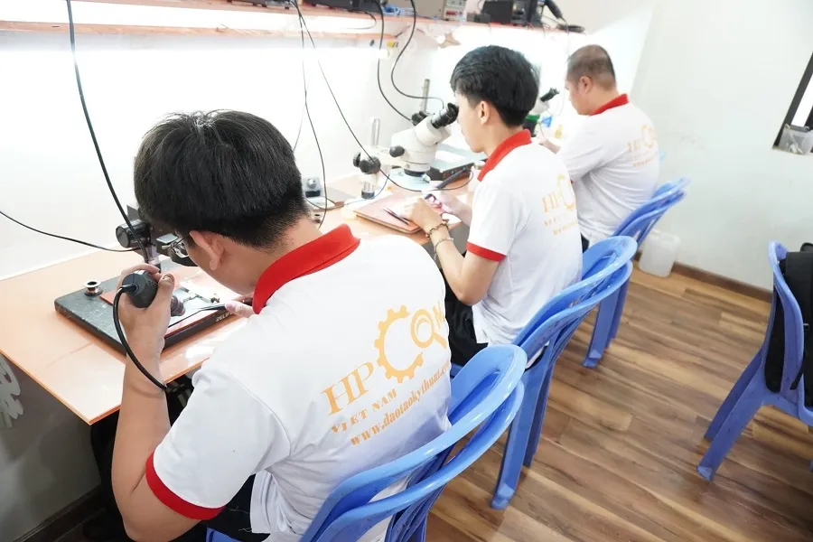 HPCom Việt Nam dạy nghề sửa chữa máy tính, điện lạnh,... không yêu cầu về bằng cấp đầu vào