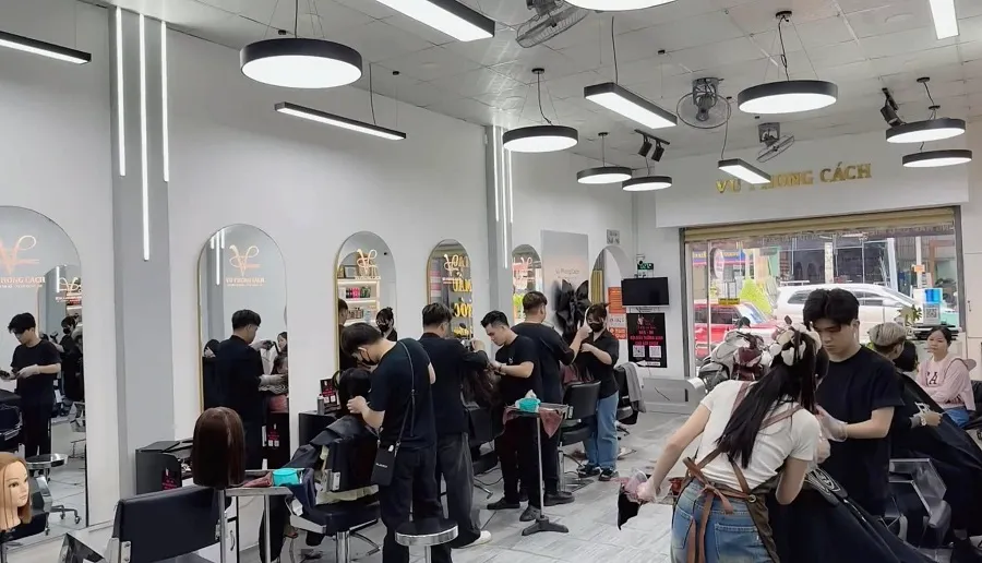 Các khóa học nghề tóc Salon Vũ Phong Cách được thiết kế bài bản, rõ ràng