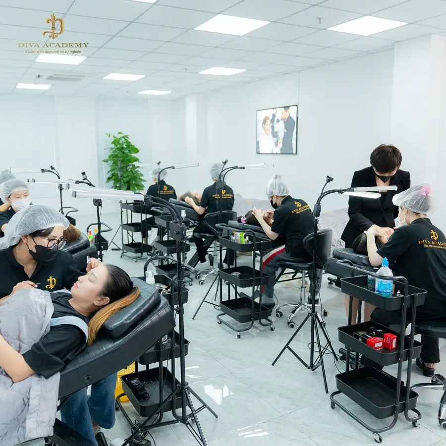 Thẩm mỹ viện Diva là một trong những địa chỉ học phun xăm ở Đà Nẵng uy tín, chuyên nghiệp