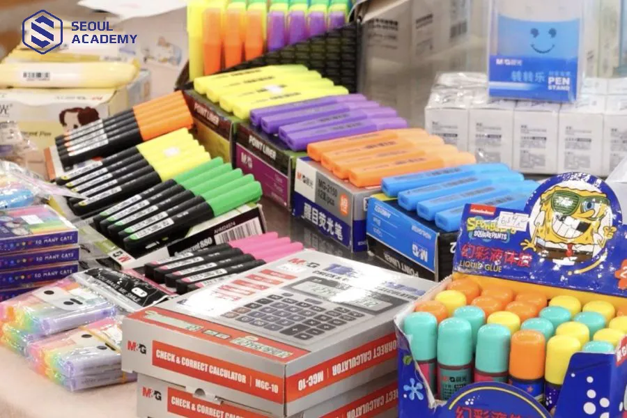 Nhiều đồ dùng văn phòng phẩm được bán online