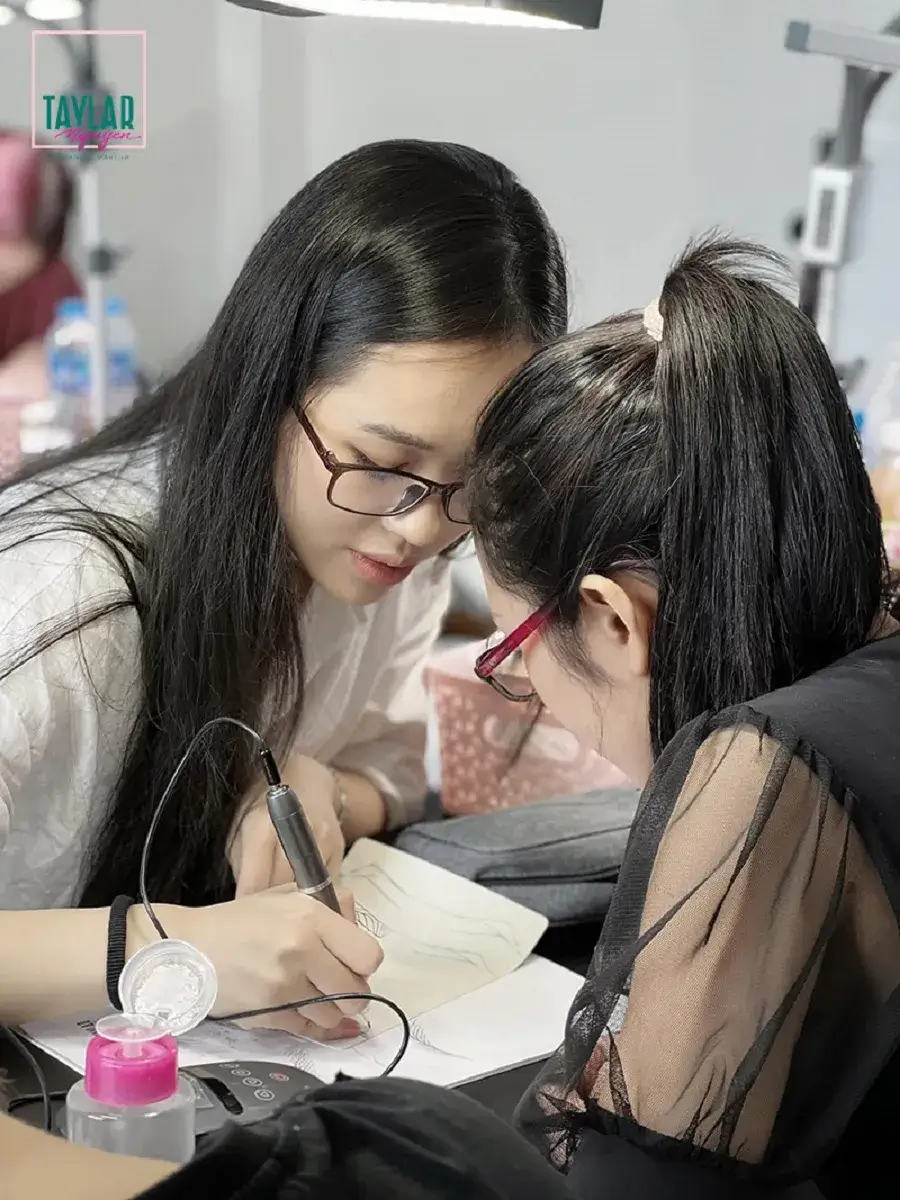 Học kỹ thuật phun xăm Châu Âu tại Taylar Nguyen Beauty & Academy