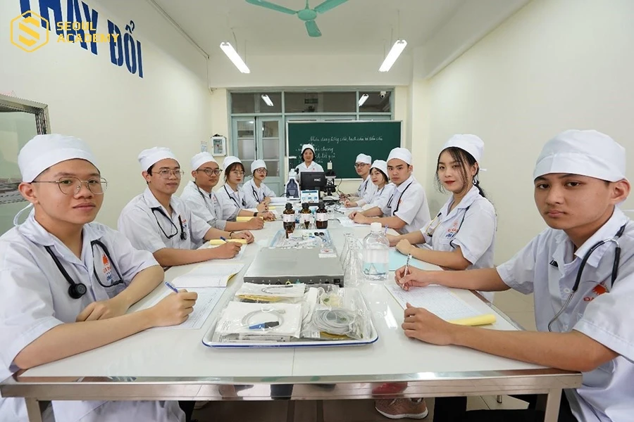 Y đa khoa là nhóm ngành tuyển sinh khối B03 được nhiều người theo đuổi