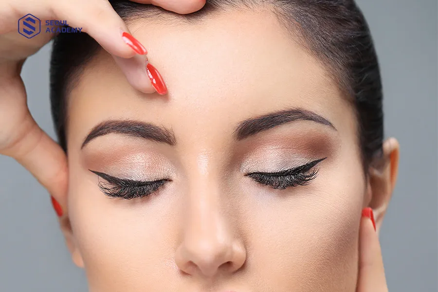 Chân mày trăng non mang lại nét đẹp thanh lịch